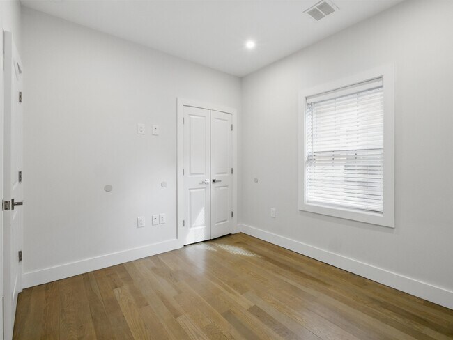Building Photo - 494 Liberty Ave
