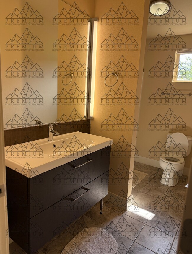 Building Photo - 2 BED 2 BATH FULLY FURNISHED HOME!!!