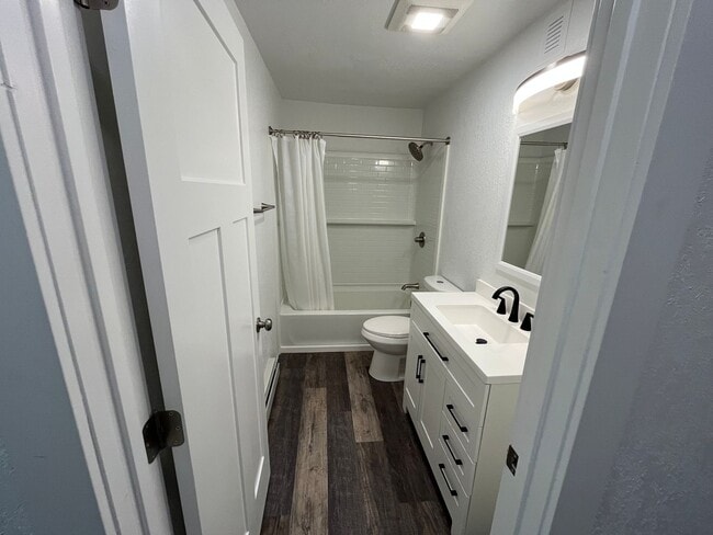 Building Photo - 1994 Badger Rd