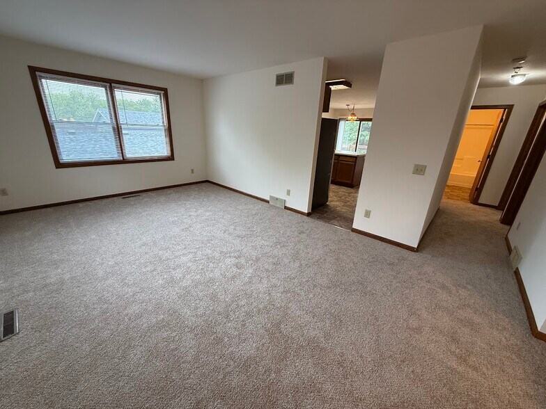 Primary Photo - 1627 Rustic Dr