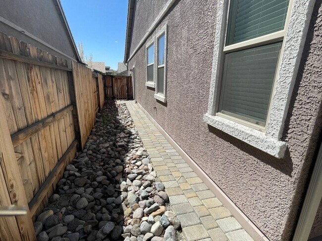 Building Photo - Kiley Ranch 3 bedroom 2 bath- Available NOW