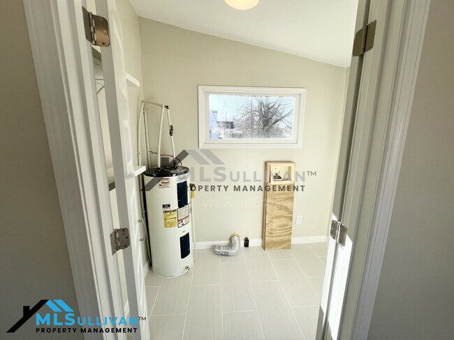 Building Photo - 2408 Otis St