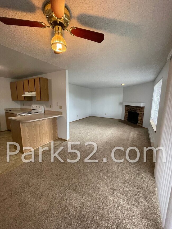 Building Photo - 1/2 Off First Full Month! Upper Floor 2 Bedroom Apartment With Washer/Dryer!