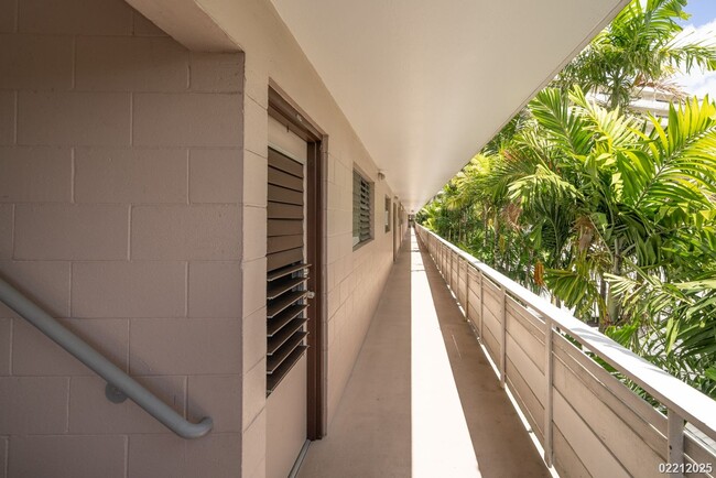 Building Photo - $1,790/ 1 BED / 1 BATH/ 1 PARKING IN MAKIKI