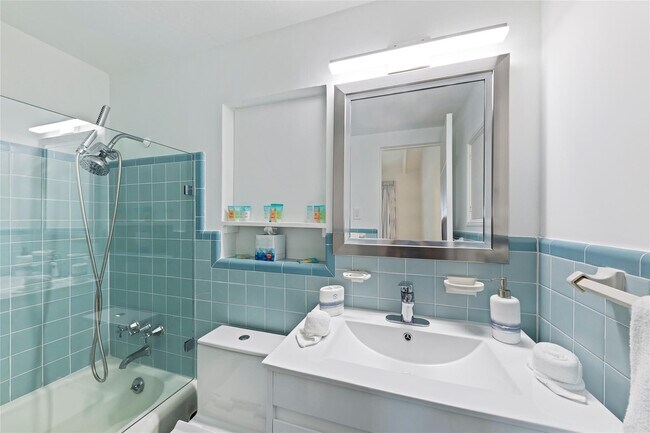 Building Photo - 1663 N Fort Lauderdale Beach Blvd