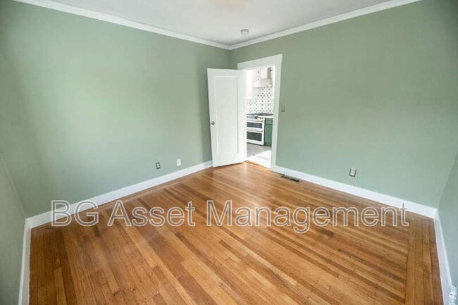 Building Photo - 5524 Shattuck Ave.