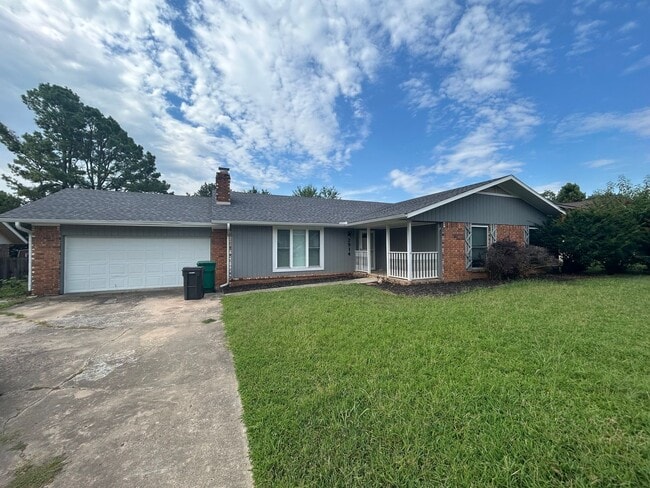Primary Photo - Spacious 3 Bed, 2 Bath Home in the Heart o...