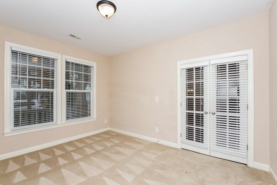 Building Photo - 8907 Arbor Creek Dr