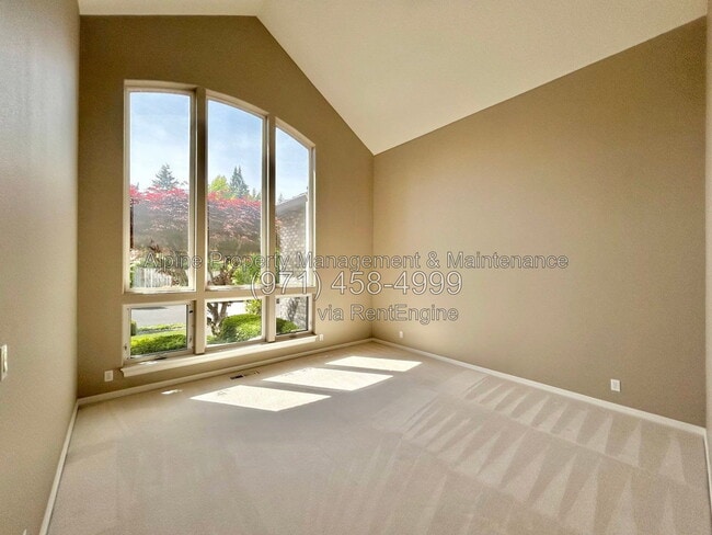 Building Photo - 820 NW Pebble Beach Way