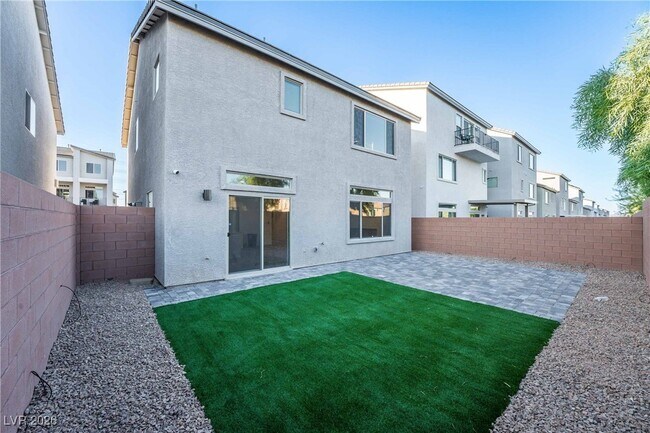 Building Photo - 5905 Becklow Gdns Ave