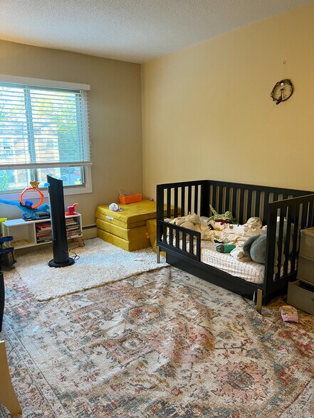 Building Photo - 3236 Garfield Ave