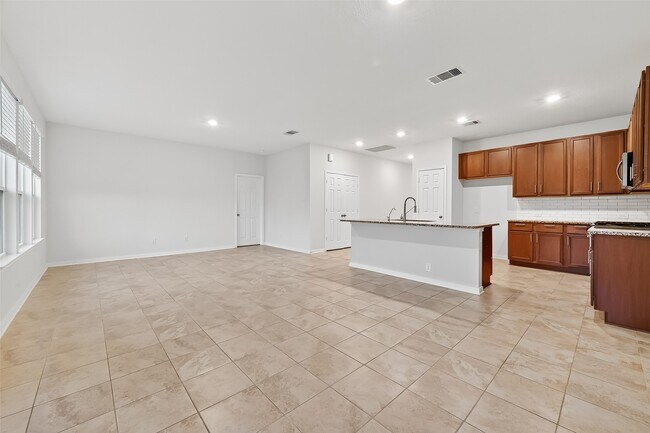 Building Photo - 5907 Osprey Dr