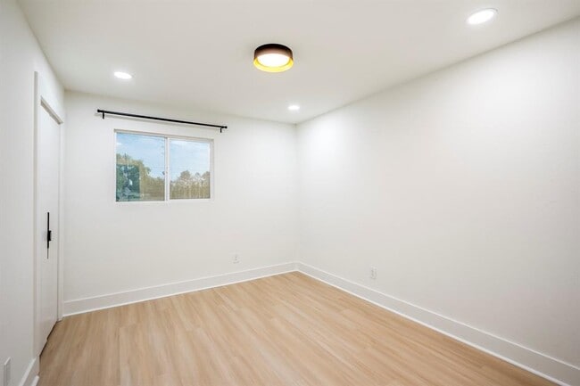 Building Photo - 17 Dowlen Pl