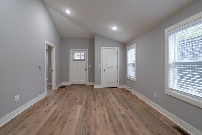 Building Photo - 610 4th St NW