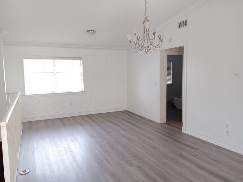 Building Photo - 6940 NW 173rd Dr