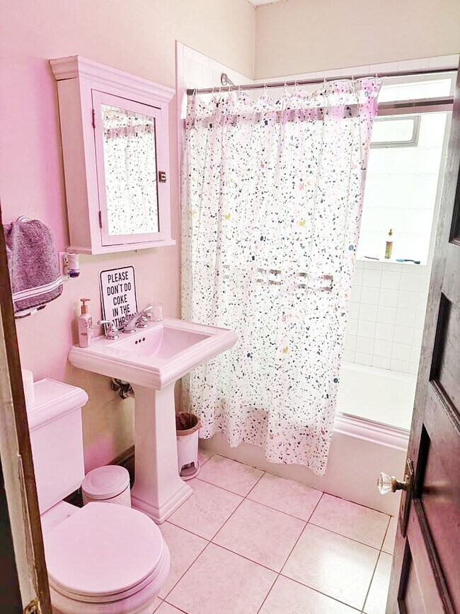 bathroom - 2917 N Frederick Ave