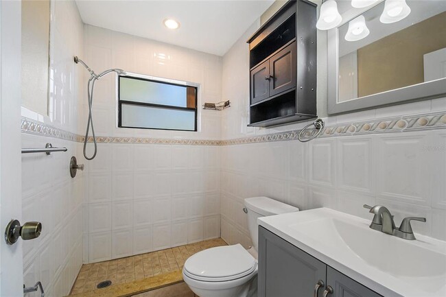 Building Photo - 1503 Lund Ave