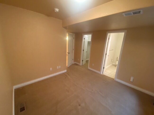 Building Photo - Available September! Beautiful and Spacious Home in Central Park!