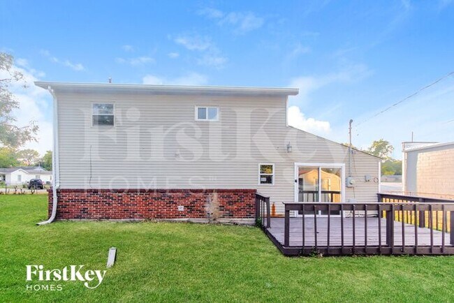 Building Photo - 3135 Foltz St