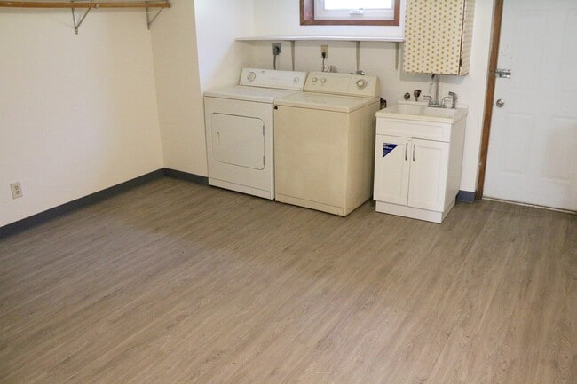 Building Photo - Cozy Seward Park Home with Large Yard!