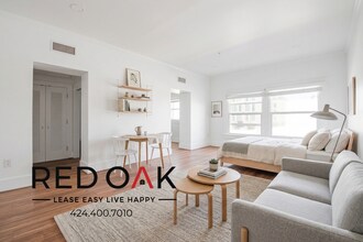 Building Photo - 6533 Hollywood Blvd