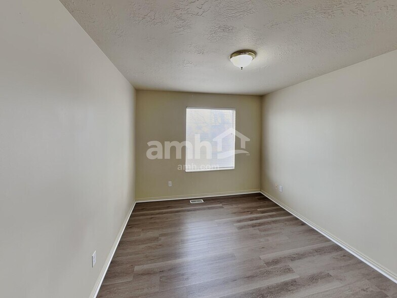 Building Photo - 1126 N 2570 W