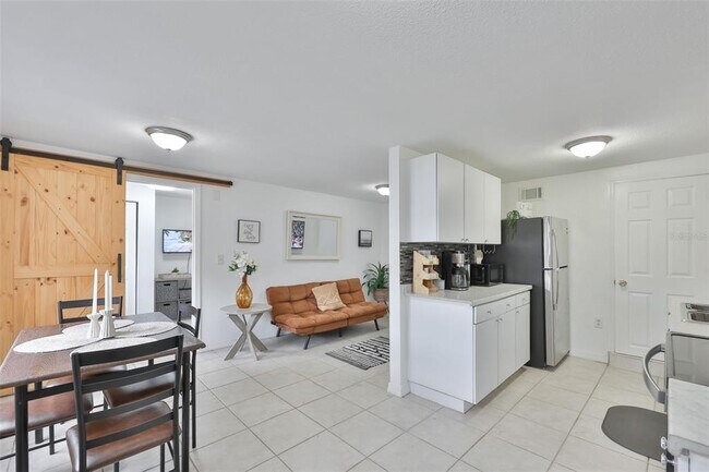 Building Photo - 2575 S Himes Ave