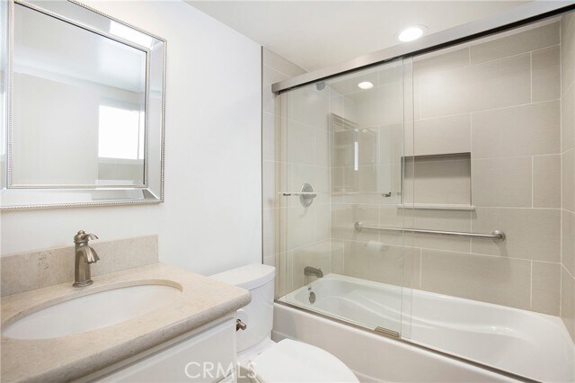 Building Photo - 552 Cypress Dr