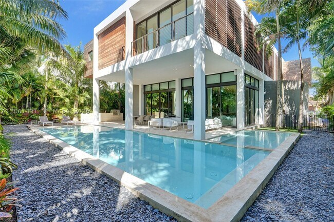 Building Photo - 240 Ocean