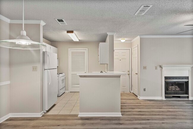 Building Photo - 619 Granville Ct