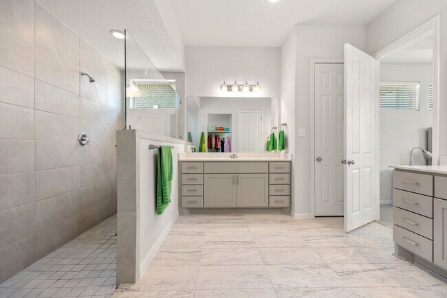 Building Photo - Like New in Texas Hill Country!!!!