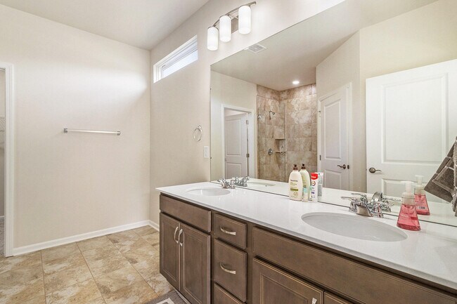Building Photo - 6579 Foothill Dr