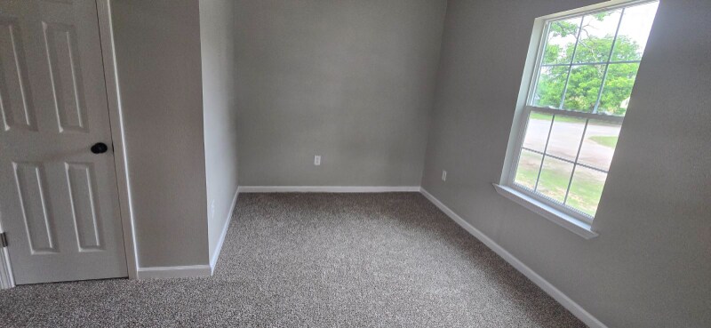 Building Photo - 105 S 3rd St