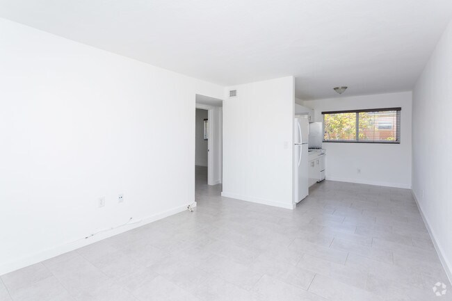 Interior Photo - 3200 Mary St