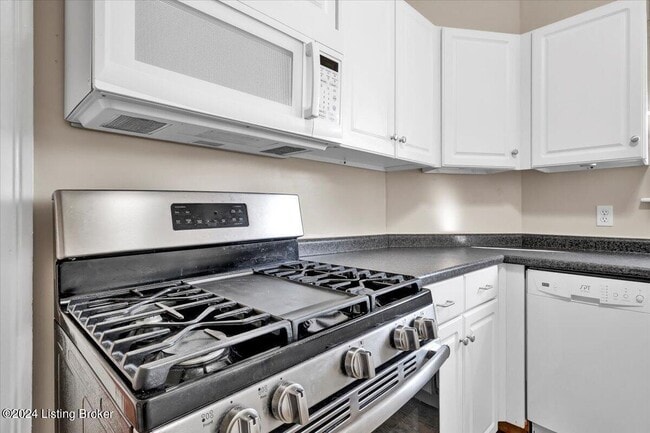 Building Photo - 1802 Deerwood Ave