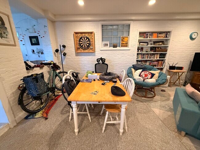 Building Photo - 69 Seaverns Ave