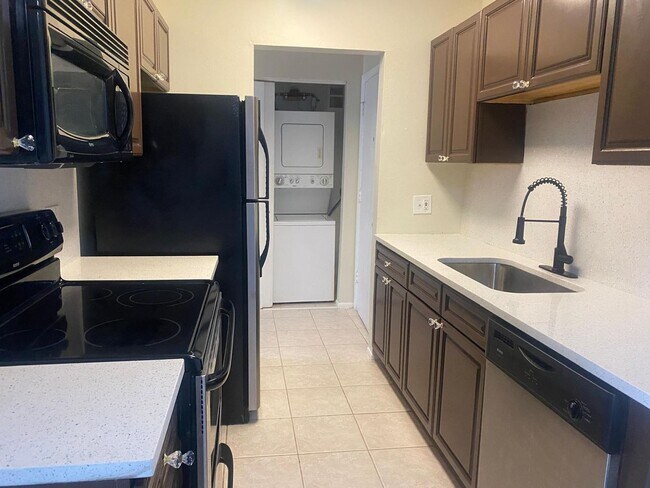 Building Photo - ? Beautiful and move-in ready condo!