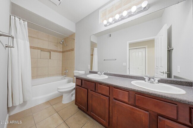 Building Photo - 16013 S Desert Foothills Pkwy