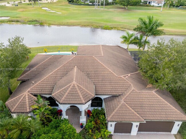 Building Photo - 2589 Mayfair Ln