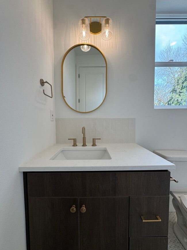 Building Photo - L0652-2