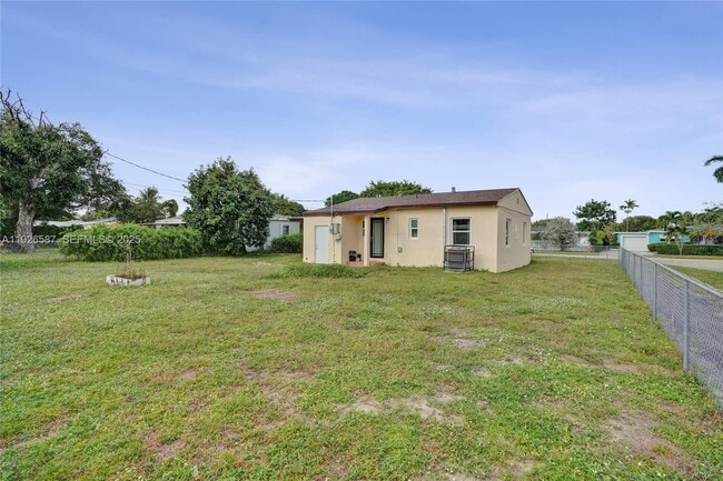 Building Photo - 1300 NW 87th St