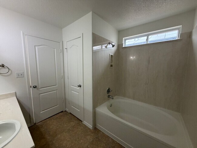 Building Photo - 3 Bedroom Single Story Home Available Near 98th St & Dennis Chavez Blvd SW!