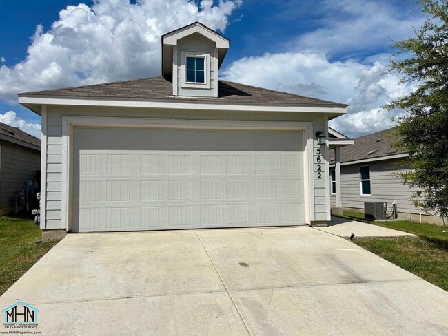 Primary Photo - Live in Luxury in this beautiful 3bed/2bat...