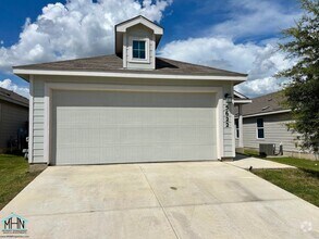Building Photo - Live in Luxury in this beautiful 3bed/2bat...