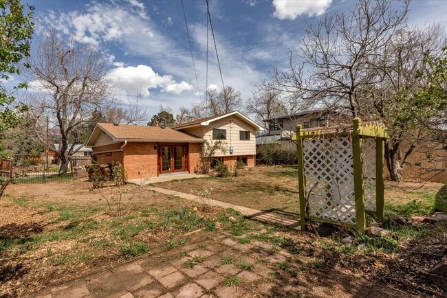 Building Photo - 650 Hartford Dr