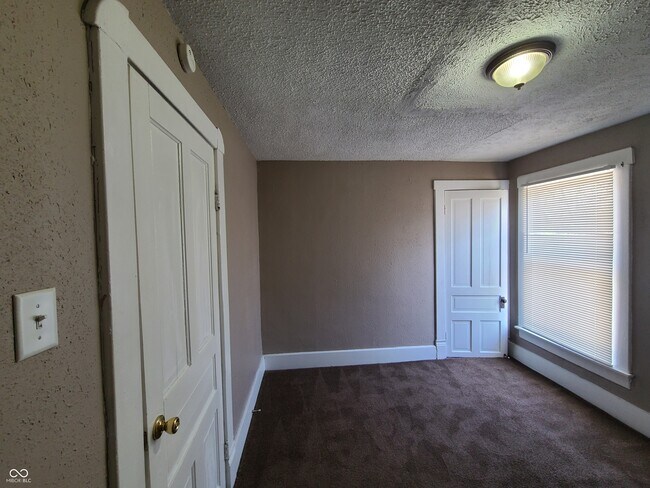 Building Photo - 516 W 28th St