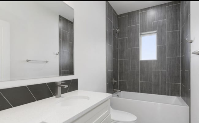 Building Photo - Occupied, do not disturb tenants.  Selah 2br 2ba DBL Garage 5-star Built Green Energy Standards h...