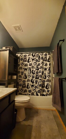 Building Photo - 4828 Prospect Dr