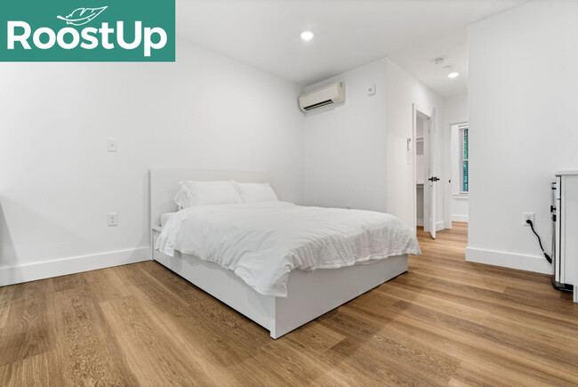 Building Photo - New RoostUp Furnished Private Bedroom with...