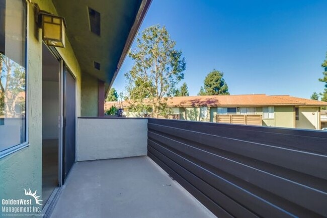 Building Photo - Newly Remodeled 2Bdm 1Ba Condo Located in Oceanside!